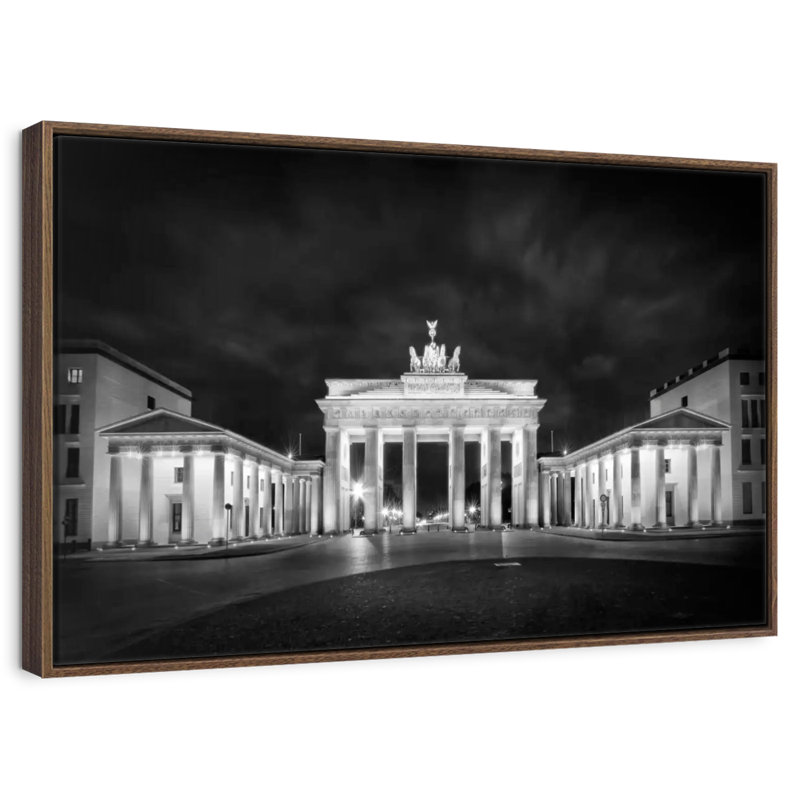 Porte de Brandebourg à Berlin, 13 po x 9 po, Floating Frame Walnut