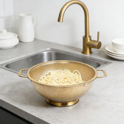 Stainless Steel Colander With Handle, 3QT Kitchen Strainer For Pasta, Vegetables, And Fruits, Dishwasher Safe And Rust Resistant