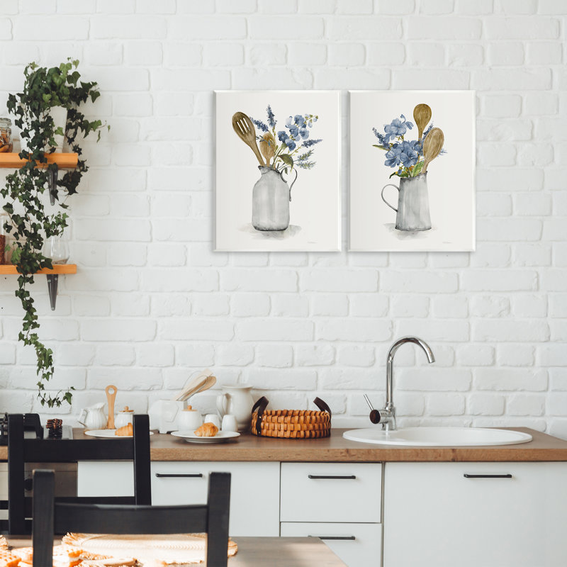 Ensemble de 2 plaques murales Kitchen Pitcher Bouquets, design par Carol Robinson