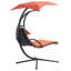 Chaise longue suspendue avec support ergonomique, pour la détente au bord de la piscine.