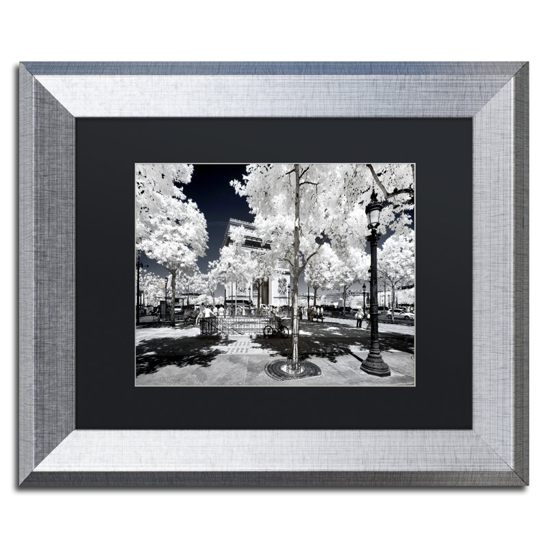 « un autre look à paris xi » par philippe hugonnard,, reproduction de photo encadrée, H 11 po x l 14 po x P 0,5 po, Noir mat