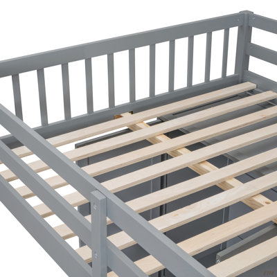 Lit superposé double au-dessus de simple avec garde-robe, tiroirs (lit)
