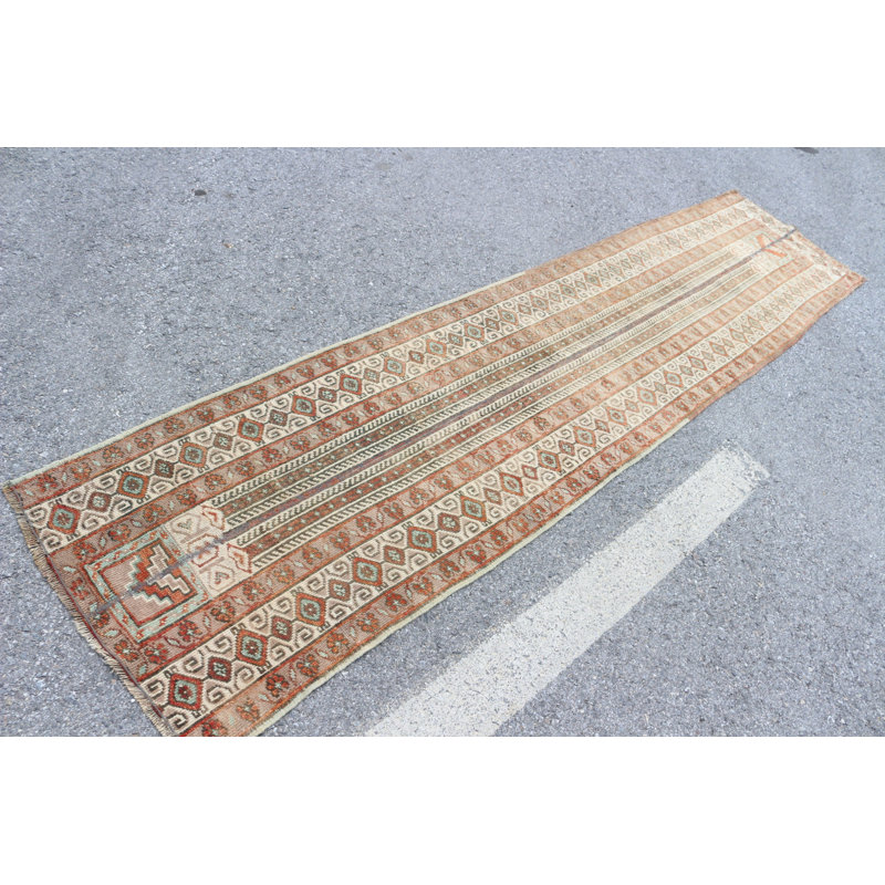 Chemin de table turc tissé à la main dans un style rétro parfait pour un couloir bohémien et complétant un décor antique