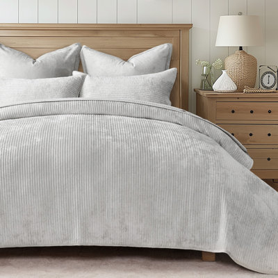 Velvet Quilt Set