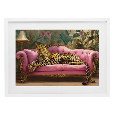 Exotic Lounging Leopard, reproduction sous verre encadrée, design par Tina LeCour