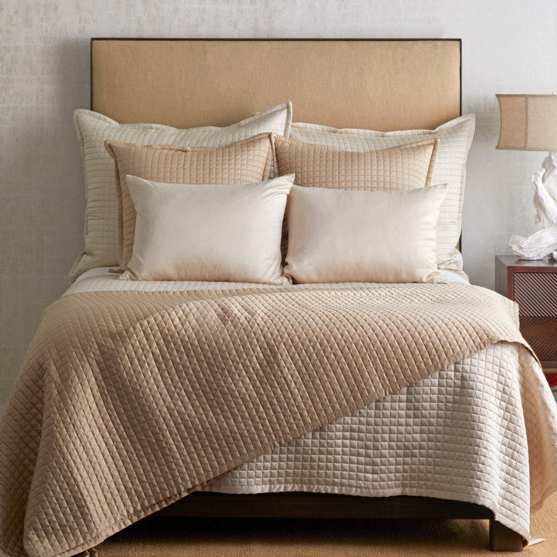 Ready-to-Bed Modern & Contemporary Quilted Coverlet, Twin Quilt, Pumice