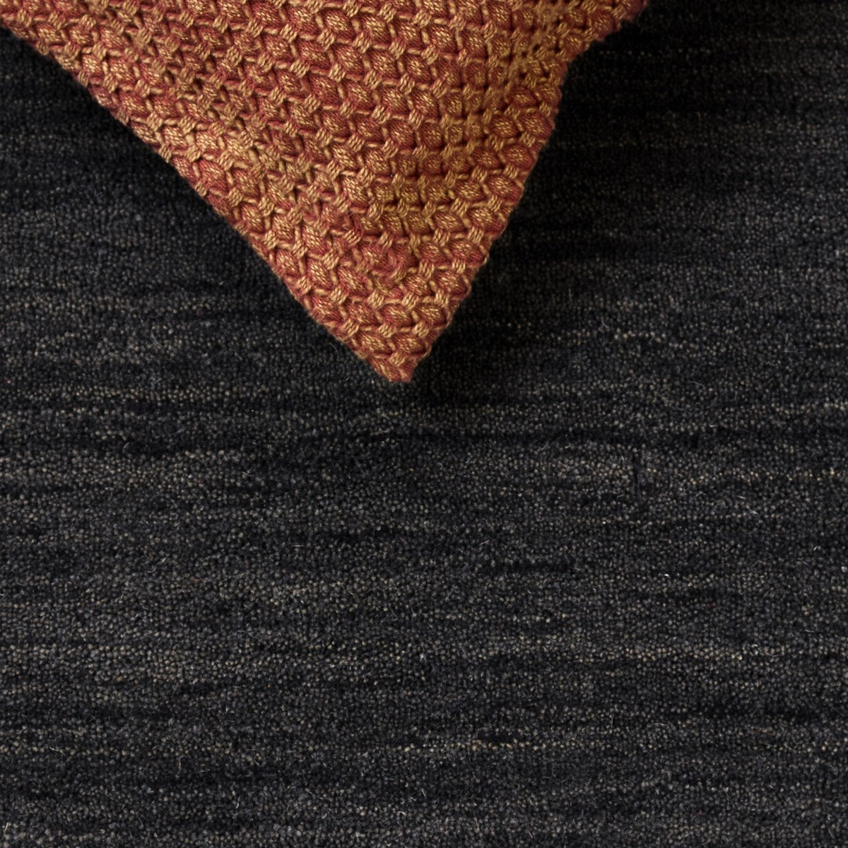 Santiago Handmade Wool Charcoal Rug, Round 4'
