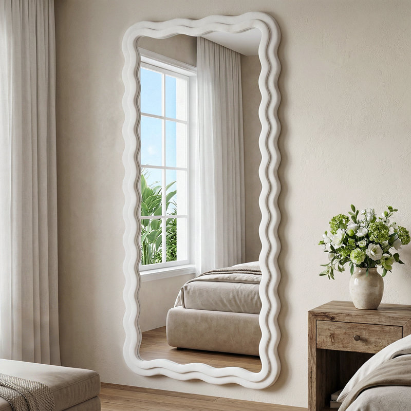 Miroir irrégulier pleine longueur ondulé avec cadre enveloppé de flanelle, Blanc, 71 po x 32 po