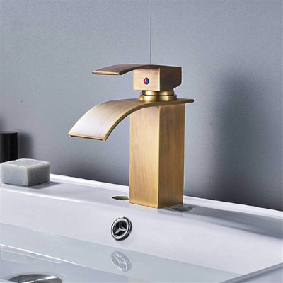 BathSelect Antique Brass Single Handle Bathroom Sink Faucet – Classic Deck-Mount Design