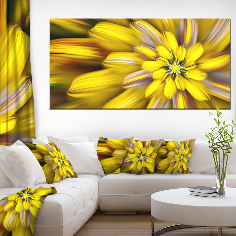 «Massive Yellow Fractal Flower», impression sur toile tendue, H 28 po x l 60 po x P 1,5 po