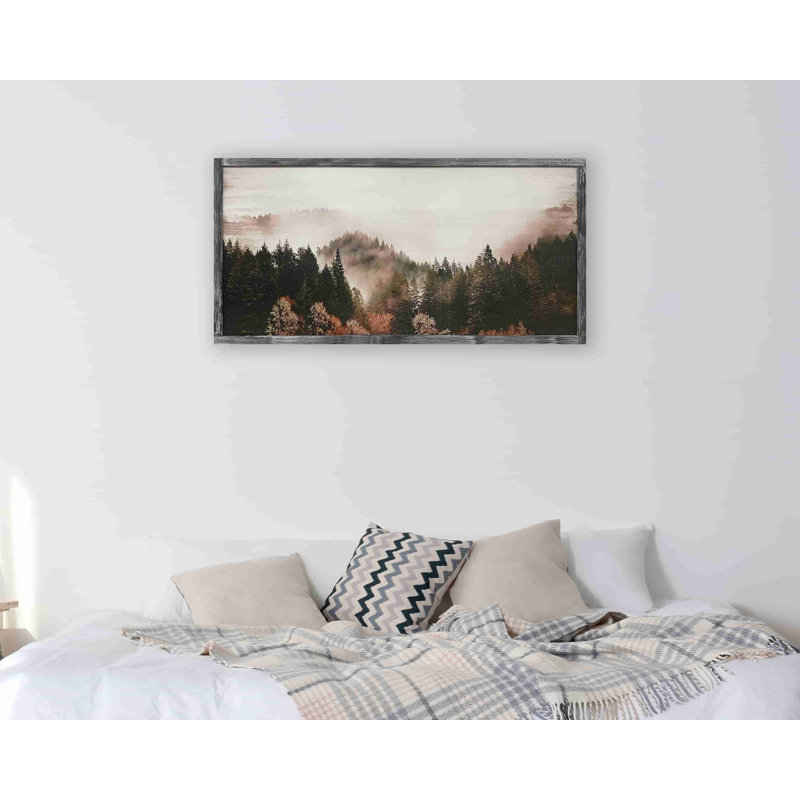 «Autumn's Distant Pine Forest» sur toile, H 24 po x l 48 po x P 1,5 po