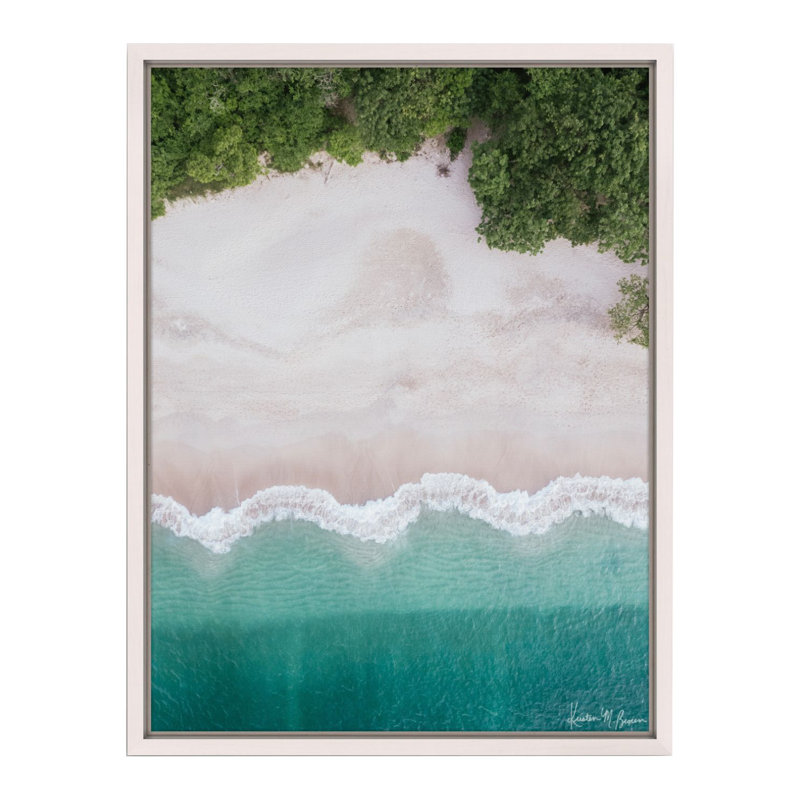 «Beach Day» par Kristen M. Brown, H 27,5 po x l 21,5 po x P 1,25 po, Toile avec cadre blanc