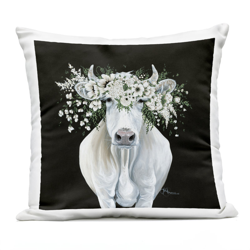 Coussin d'extérieur imprimé «Cow with Flower Garland» par Hollihocks Art