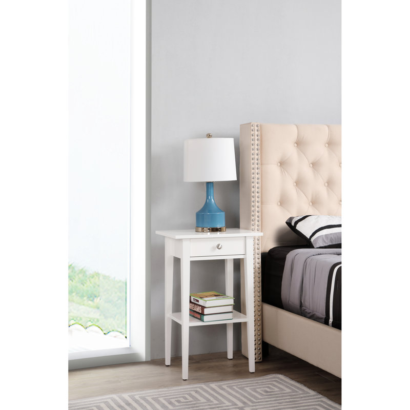 Table de chevet compacte