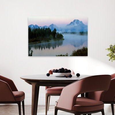 Brume sur Oxbow Bend et Mont Moran, parc national de Grand Teton, Wyoming, États-Unis. Paysage de montagne contemporain abstrait et tranquille