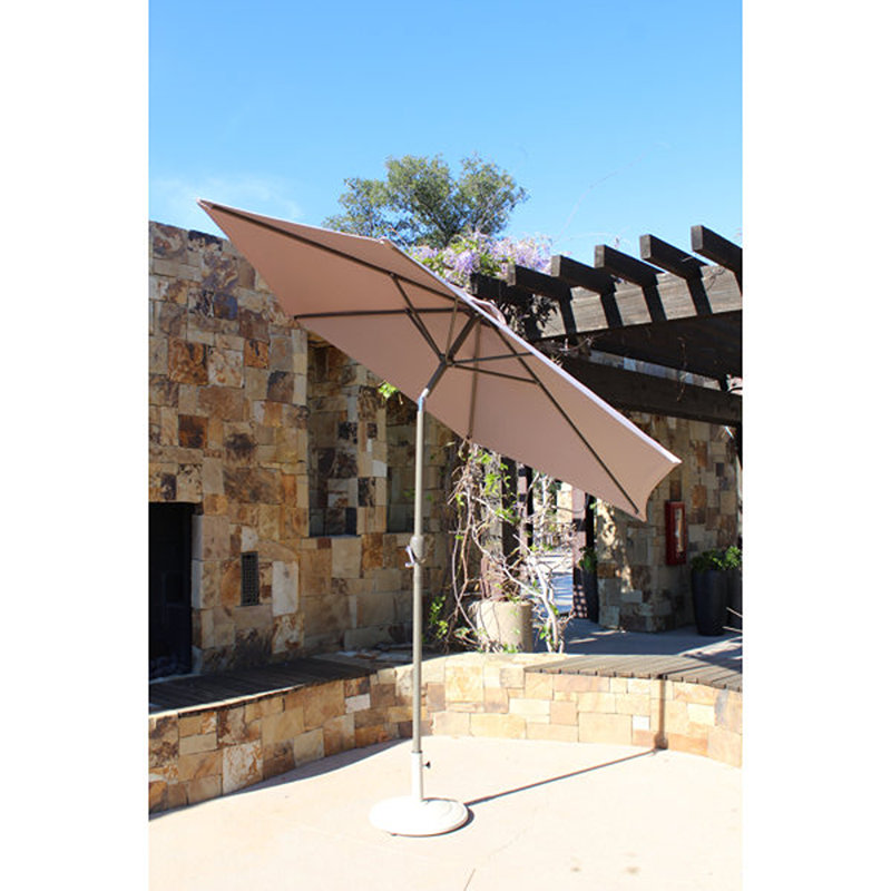 Parasol de patio en aluminium 7 1/2 pieds à manivelle et inclinable, Kaki clair