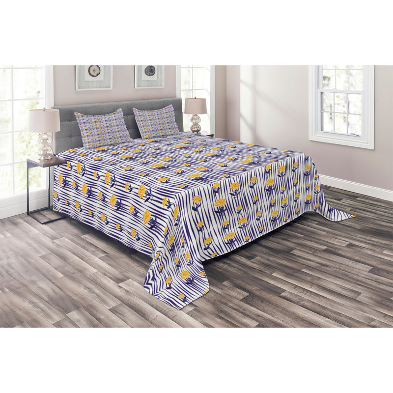 Farmhouse / Country Polyester Floral Coverlet, King Bedspread + 2 Shams