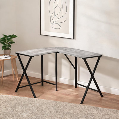 Bureau d'ordinateur d'angle en L en MDF gris doux avec pieds en acier noir pour le bureau à domicile, poste de travail contemporain de 55 pouces