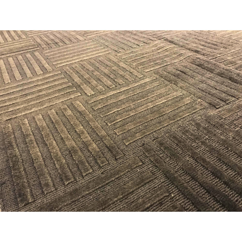 Tapis brun de haute qualité noué à la main