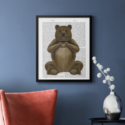«Bear and Hand Heart», toile encadrée de qualité supérieure - prête à être accrochée