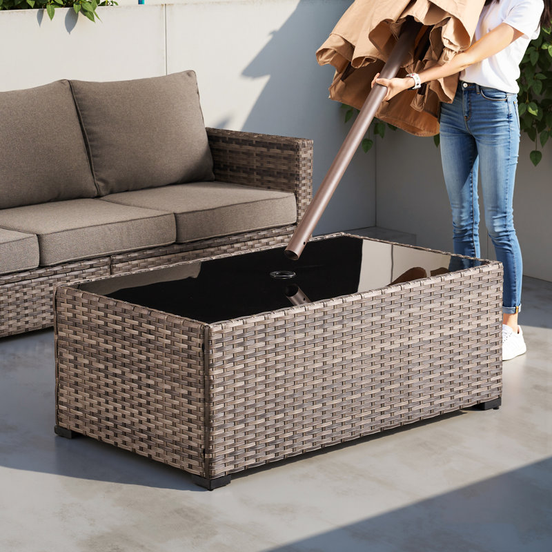Table basse d'extérieur en osier / rotin avec trou pour parasol Emanuell, Wengé 