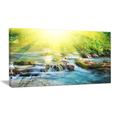 Cascade d’eau sous brillante soleil modern beach, reproduction de photo sur toile tendue