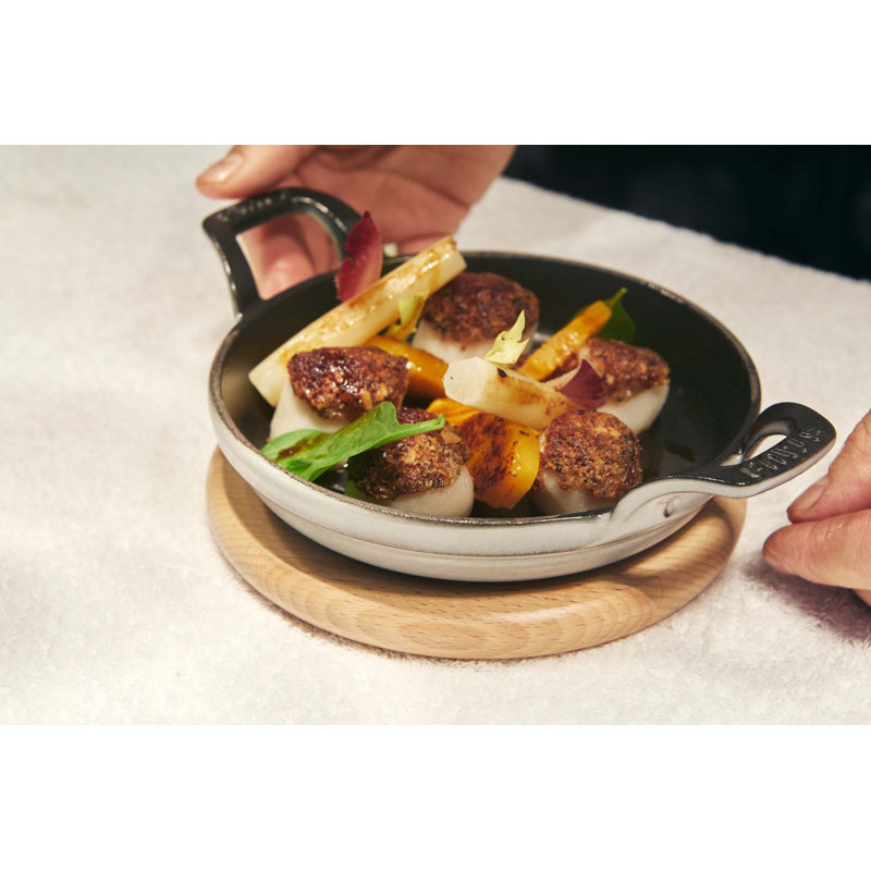 Staub Magnetic Oval Trivet