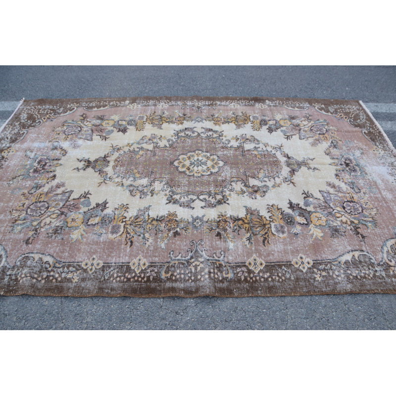 Tapis traditionnel turc traditionnel à motif floral dans des tons pastel doux pour une décoration intérieure élégante