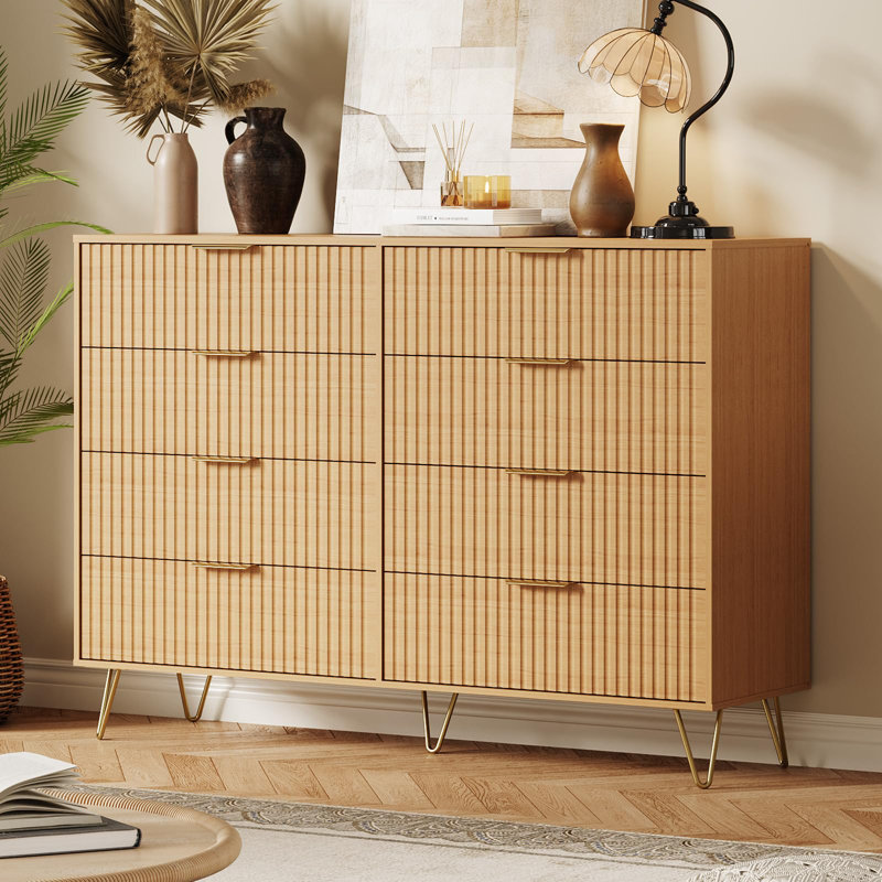 Commode cannelée de 55 po à 8 tiroirs avec poignées en métal et commode en bois moderne, Naturel