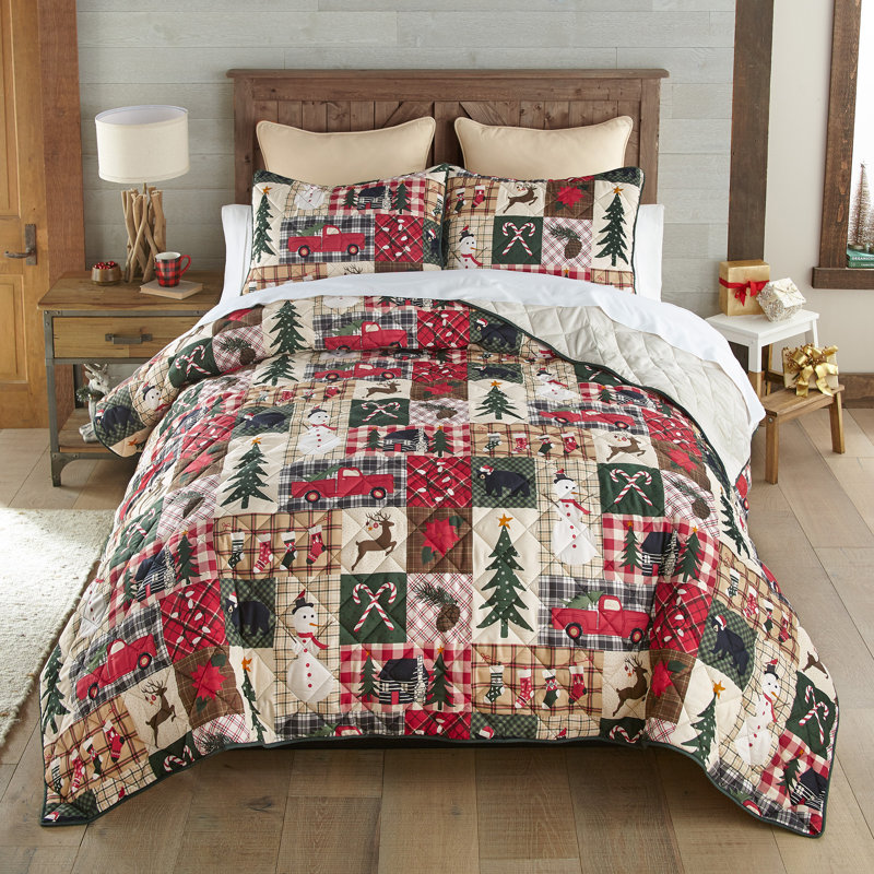 Your Lifestyle by Donna Sharp Holiday Dream 2PC Jolly Twin Quilt Set, Twin Quilt + 1 Standard Shams