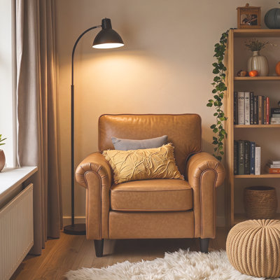 Fauteuil d'appoint rembourré à accoudoirs roulés Luelle