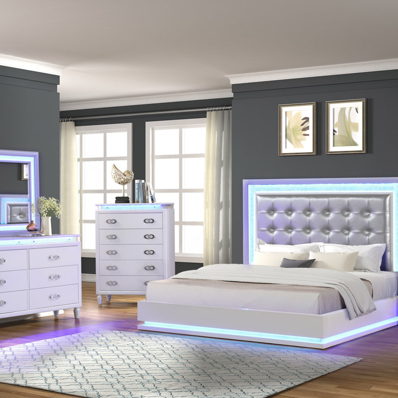 Commode blanc laiteux