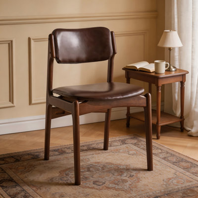 Chaise de salle à manger moderne avec structure en bois massif, revêtement en similicuir brun, sans accoudoirs et dossier ergonomique – Siège confortable pour la salle à manger, un café ou un bureau à domicile