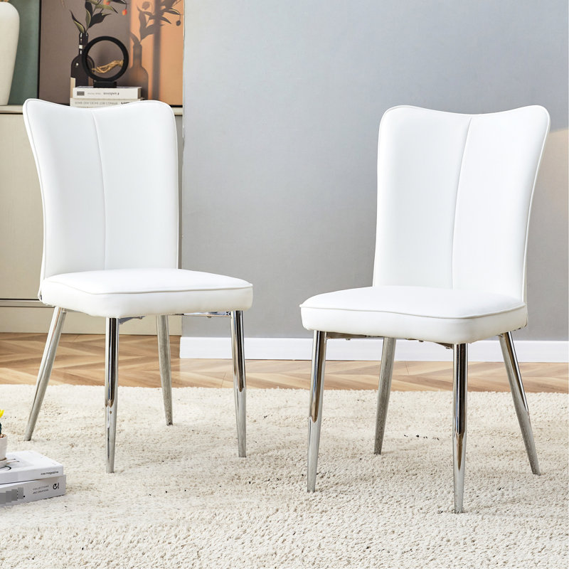 Élégantes chaises de salle à manger 2 pièces avec cuir PU blanc et pieds en métal argenté convenant à de multiples espaces de sièges au design épuré et confortable
