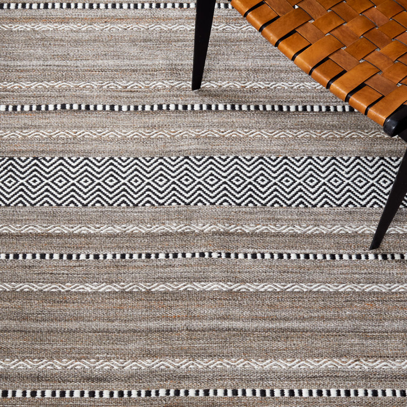 Tapis rayé kilim 101 noir / ivoire, Rectangle 4 pi x 6 pi