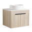 Meuble-lavabo moderne avec lavabo en céramique et porte à fermeture en douceur, fixé au mur pour un look élégant.