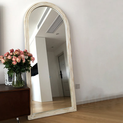 Fenêtre
 Miroirs pleine grandeur en bois manufacturé