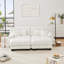 Canapé confortable en chenille avec plusieurs coussins et repose-pieds pour le salon-597448147