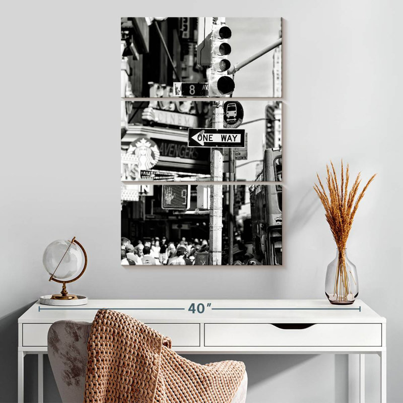 Nicci Traffic Light Times Square, 32" H x 20" W