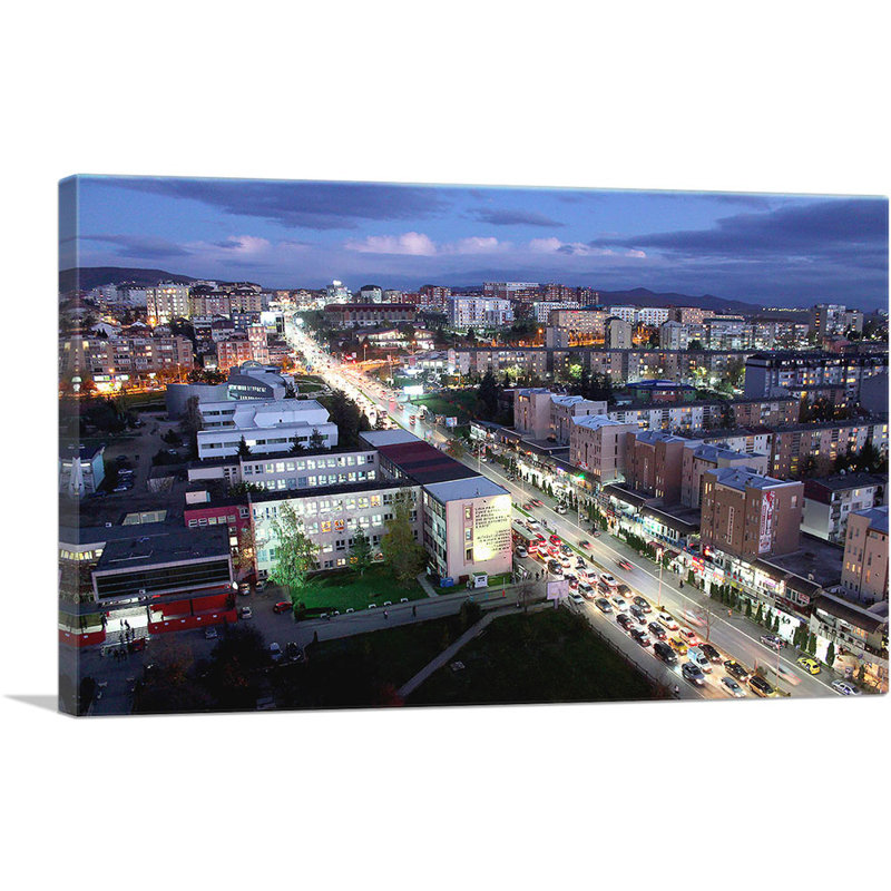 Pristina, au coucher du soleil, impression sur toile tendue, H 18 po x l 26 po x P 0,75 po