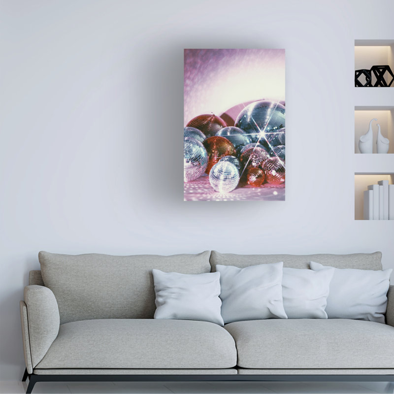 Samantha Hearn Disco Ball Party, H 47 po x l 30 po x P 2 po