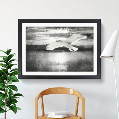 Seagull in Flight Vol.2 - Picture Frame Graphic Art
