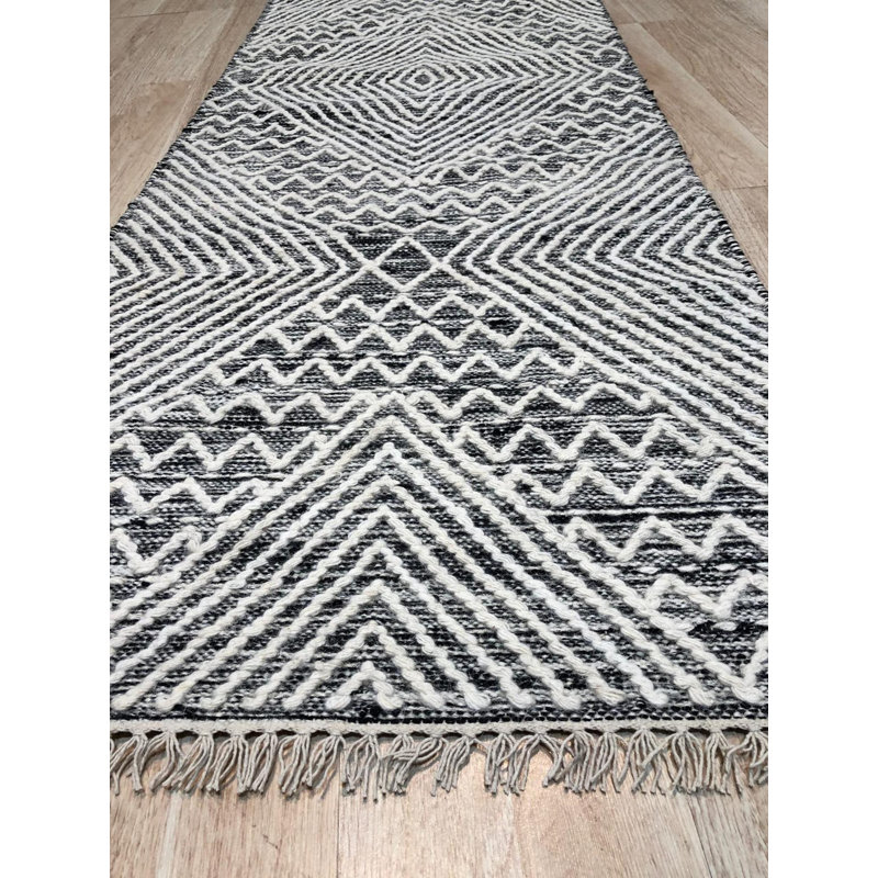 Tapis noir contemporain à motif géométrique à motif de losanges en laine tissée à la main, 5 pi x 8 pi