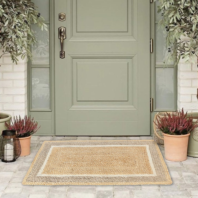Hand Braided Natural Area Rug, Round 1'5" x 2'5"