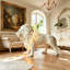 Grande sculpture sur pied 51,5 po blanc mat avec anneau lumineux intégré, majestueux décor animal contemporain