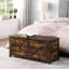 Coffre de rangement rustique brun avec design rétro et 2 charnières pour chambre à coucher L 39,5 po x l 15,7 po x H 17,7 po, capacité de poids de 300 livres Assemblage facile-1178988521