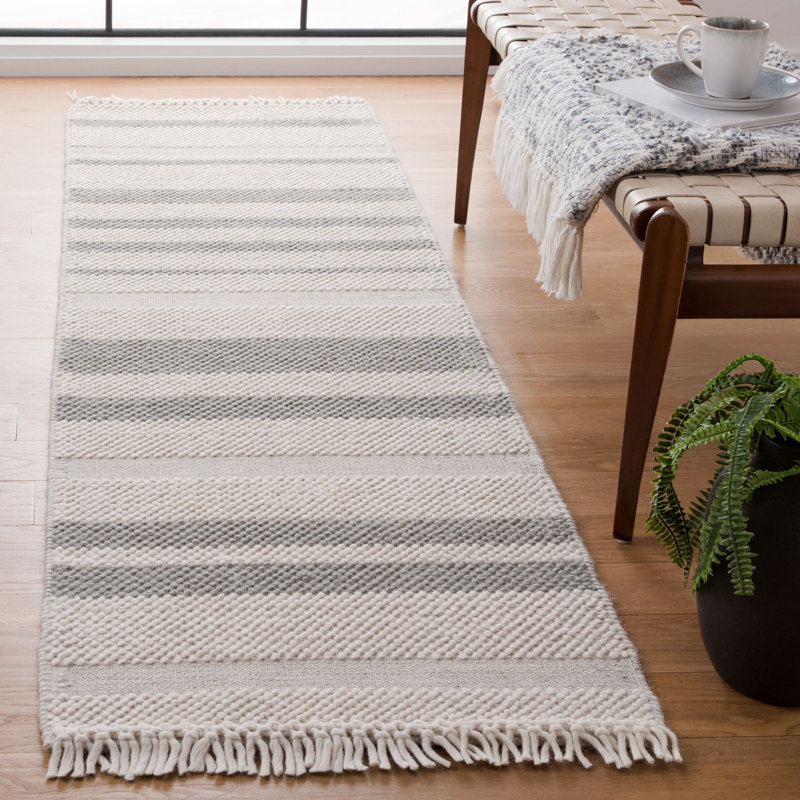 Charvik Machine Made Area Rug in Ivory/Gray, Runner 2'3" x 8'