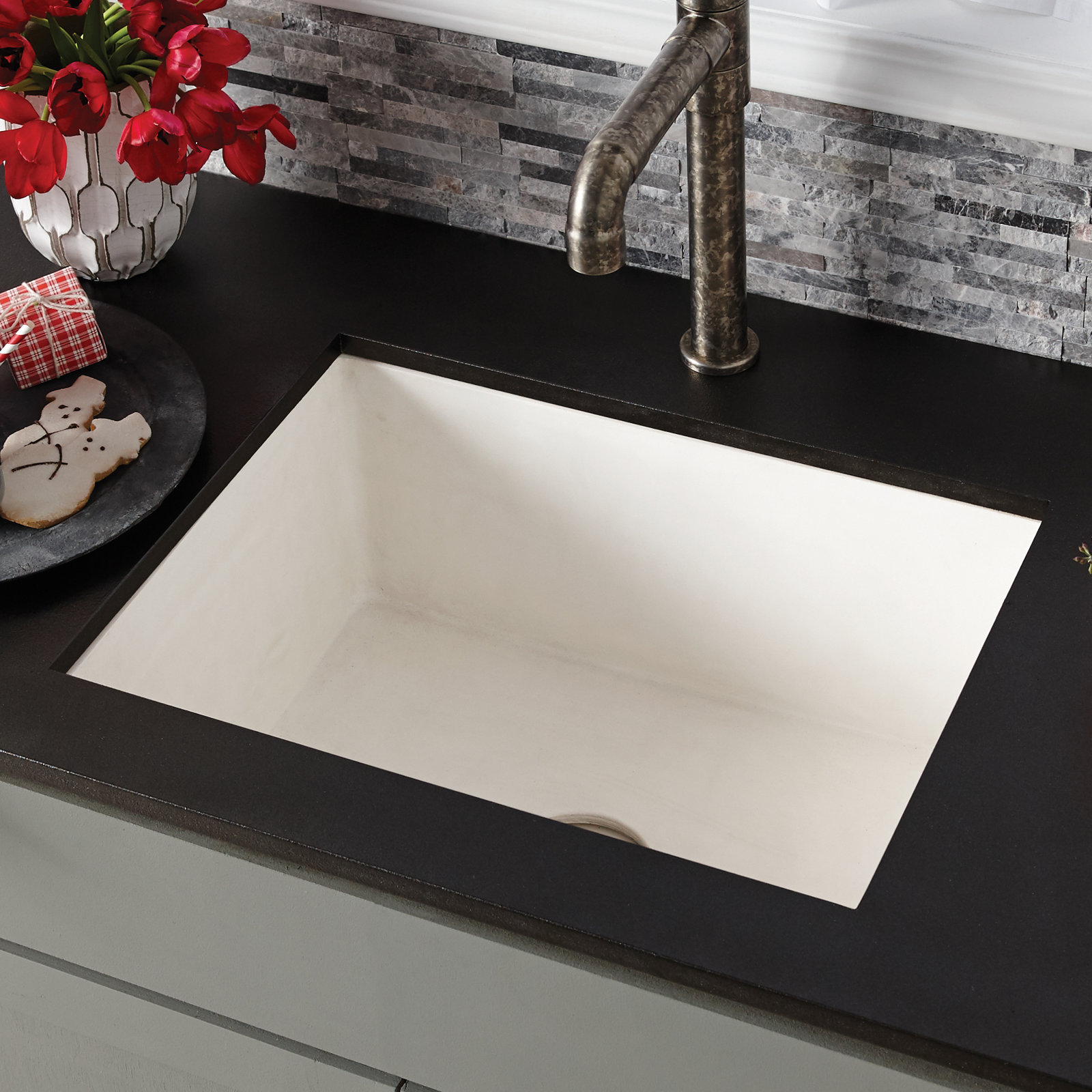 NativeStone Farmhouse 24" Concrete Sink, Pearl