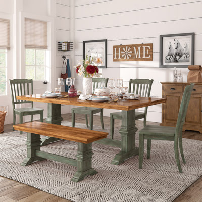 Ensemble de salle à manger Marcotte 78 po en bois massif, fini chêne, avec chaises à dossier à fuseaux – 6 pièces, table, chaises et banc à piètement en sauge antique