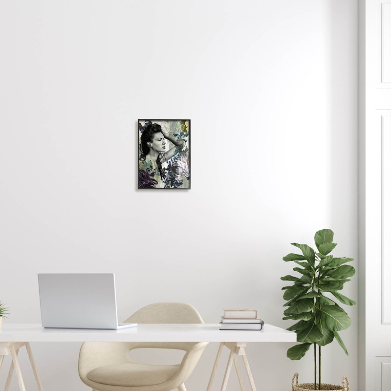 «Floral Blossom Woman Collage», art giclée par Design Fabrikken, Giclée encadrée noir minuit, H 14 po x l 11 po x P 1,5 po